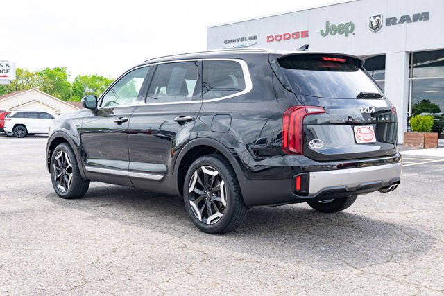 Used 2025 Kia Telluride S FWD image 3