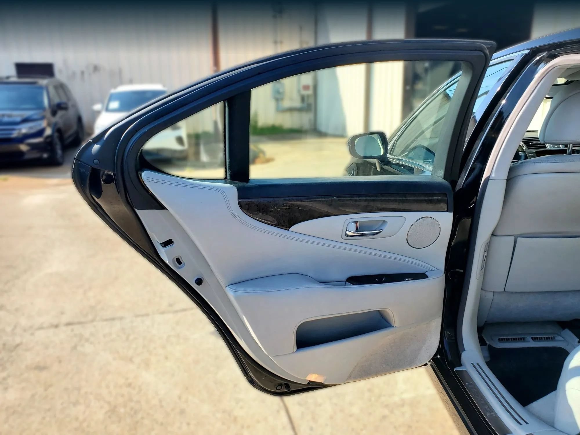 Used 2012 Lexus LS 460 w/ Comfort Pkg RWD image 22
