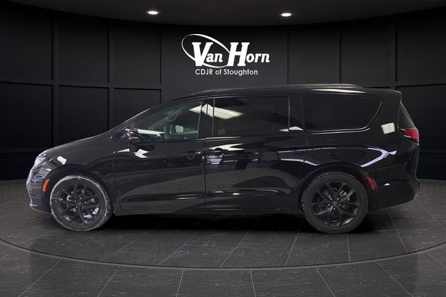 New 2026 Chrysler Pacifica Select w/ S Appearance Package image 11
