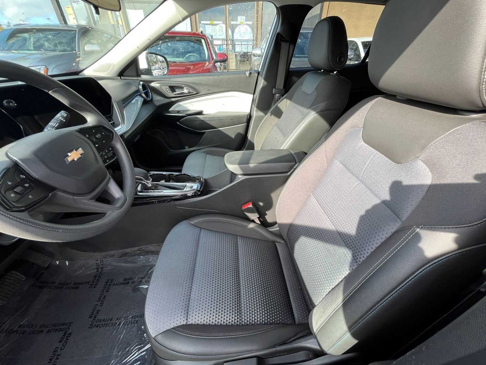 Used 2025 Chevrolet Trax LT image 28