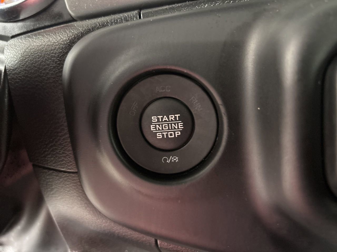 Used 2023 Jeep Gladiator Sport image 13