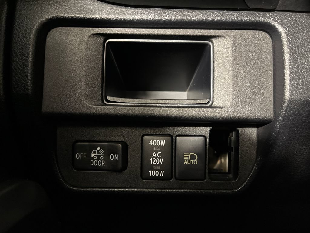 Used 2018 Toyota Tacoma TRD Sport RWD image 38