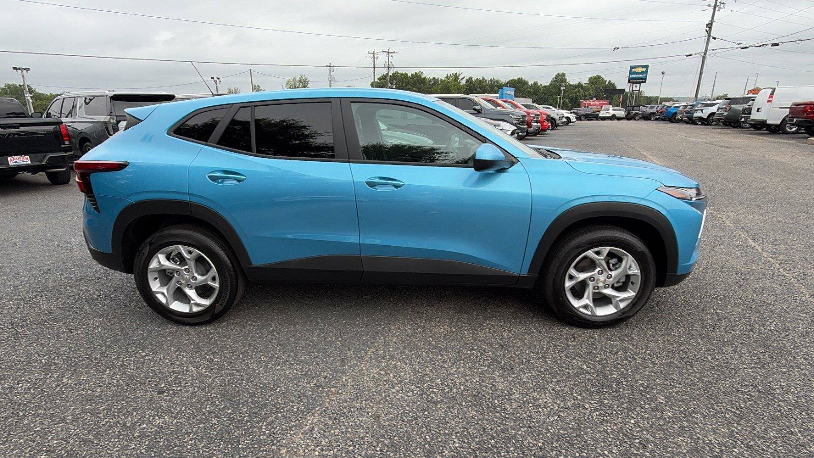 New 2026 Chevrolet Trax LS w/ LS Convenience Package FWD image 7