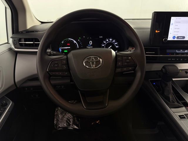 Used 2025 Toyota Sienna LE FWD image 21