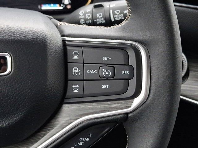 Certified 2024 Jeep Wagoneer L Series II w/ Flexible Seating Group image 28