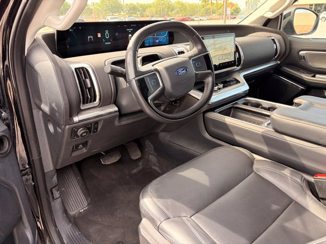 Used 2025 Ford Expedition Max Platinum AWD/4WD image 12