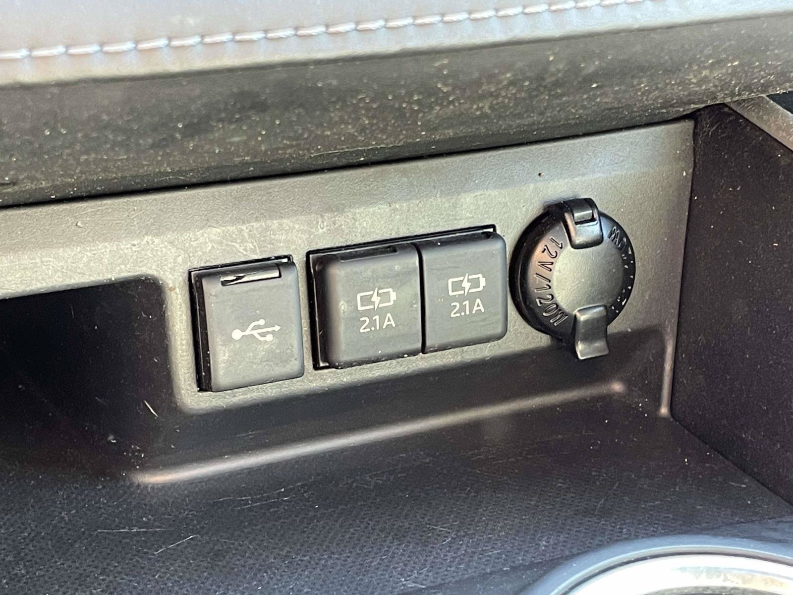 Used 2020 Toyota Highlander XLE FWD image 19
