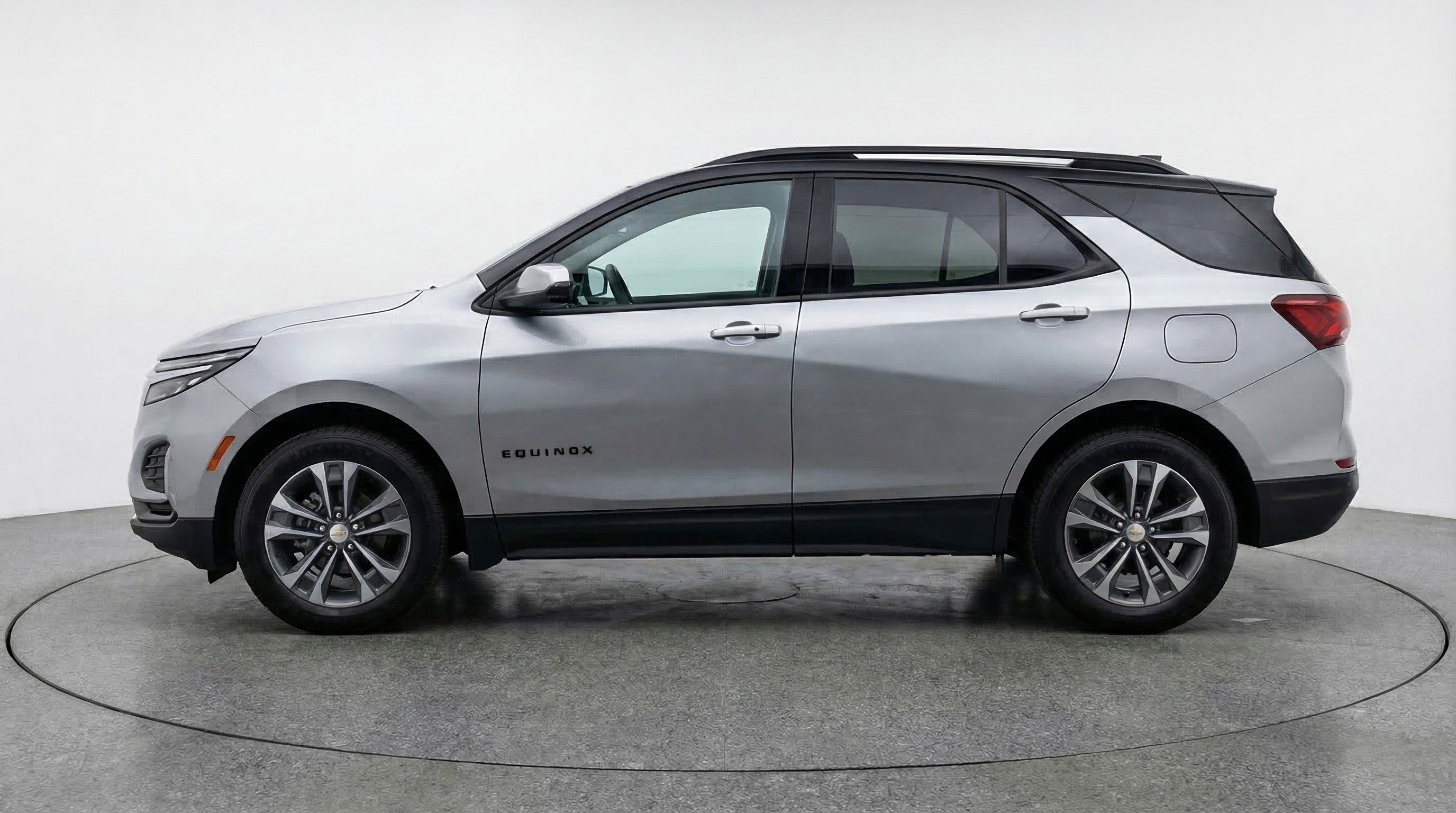 Used 2025 Chevrolet Equinox LT FWD image 5