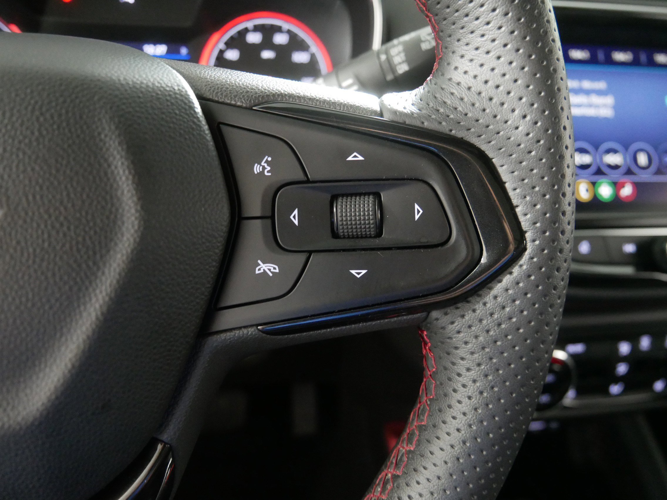 Certified 2023 Chevrolet TrailBlazer RS w/ Sun and Liftgate Package image 28