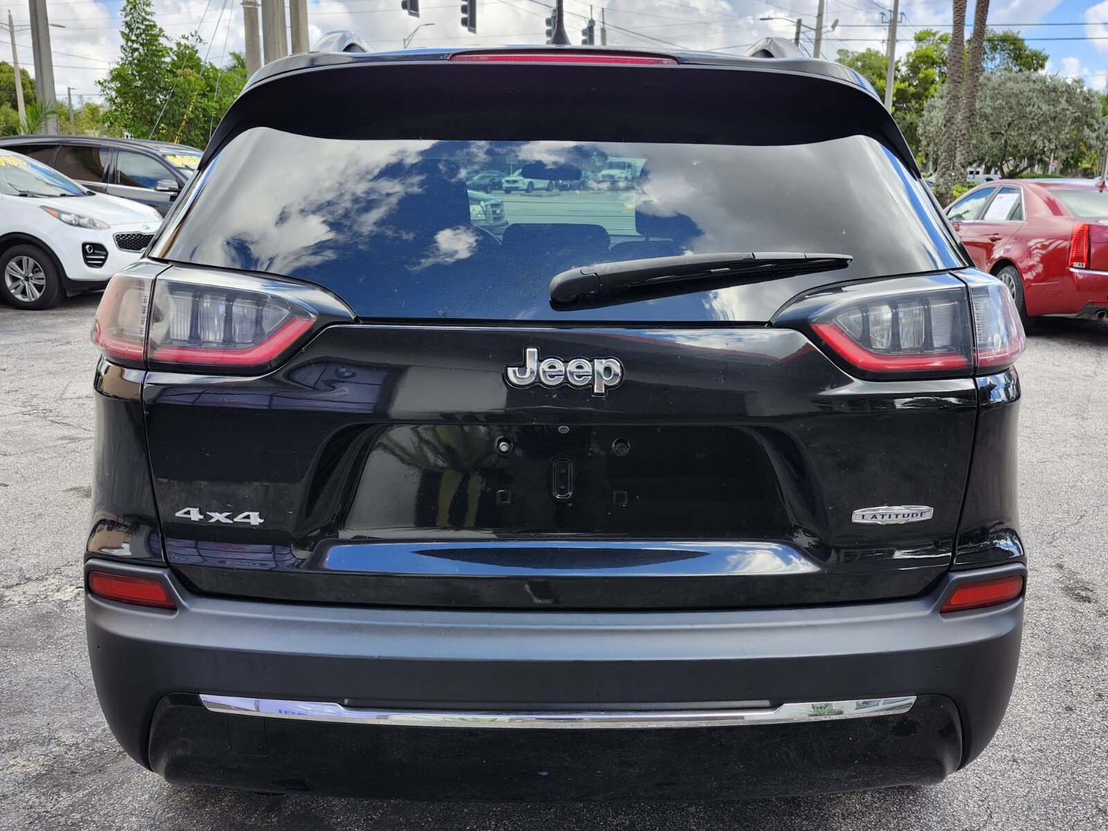 Used 2019 Jeep Cherokee Latitude w/ Popular Appearance Group image 9