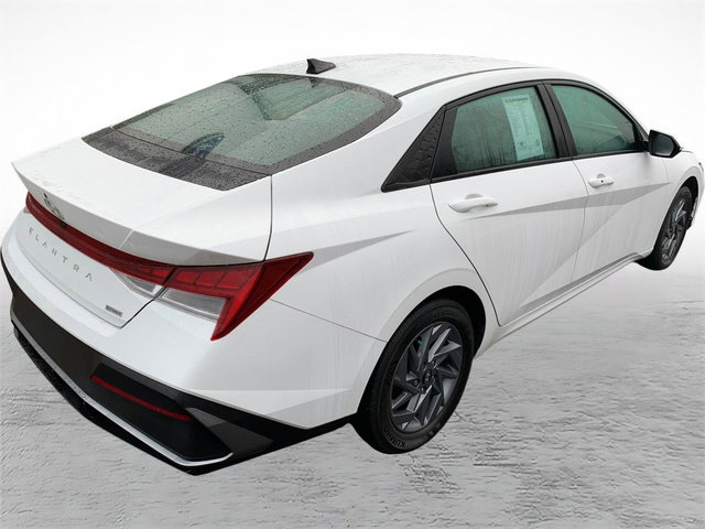 Used 2024 Hyundai Elantra Blue video 2