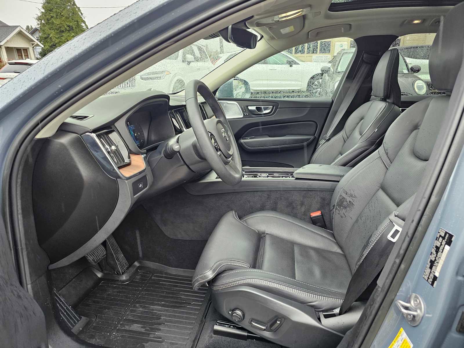 Certified 2023 Volvo XC60 B6 Ultimate w/ Protection Package Premier image 23