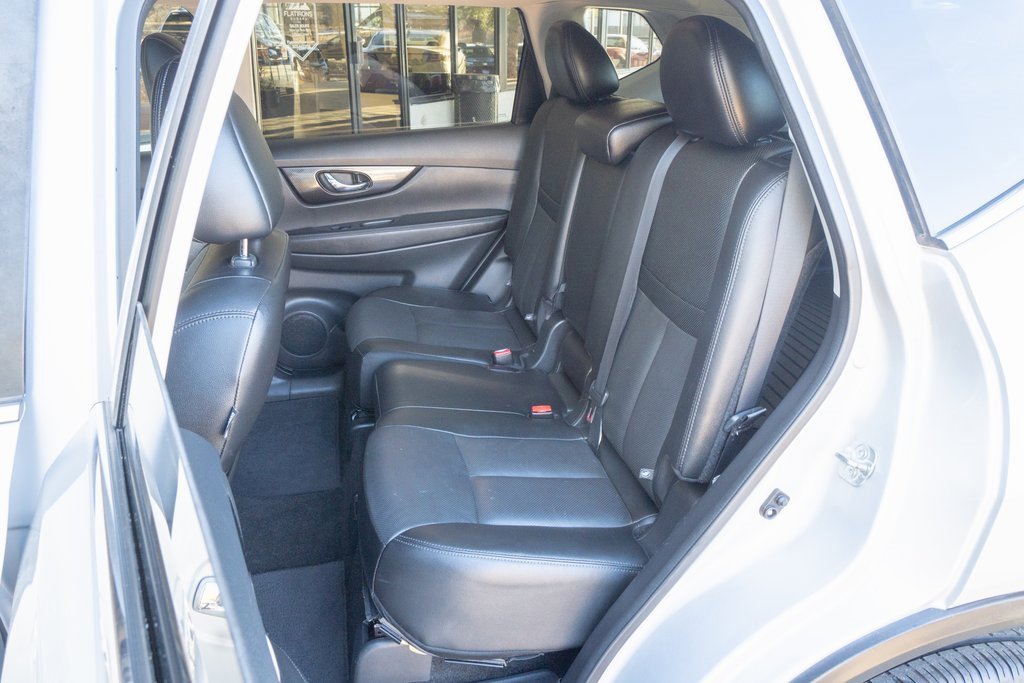 Used 2018 Nissan Rogue SL w/ Premium Package image 17