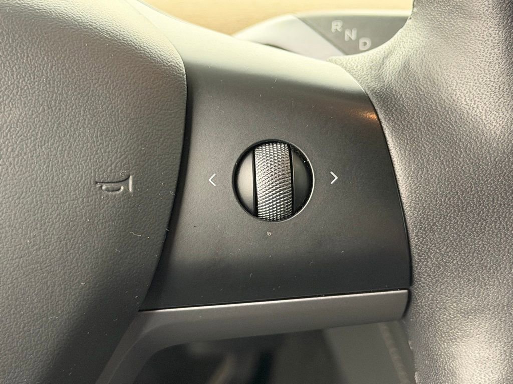 Used 2023 Tesla Model Y Long Range image 27