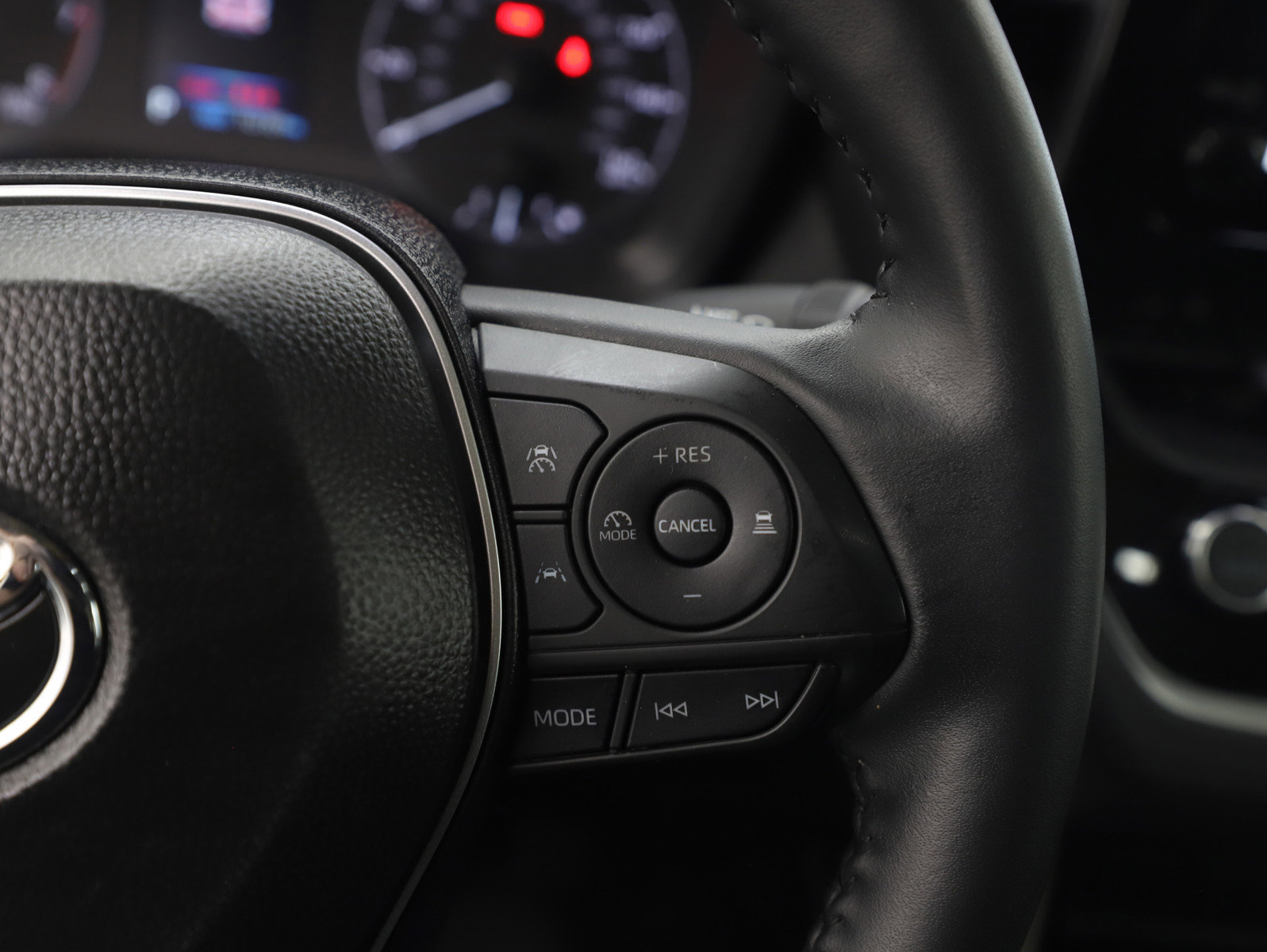 Used 2025 Toyota Corolla Cross LE w/ Moonroof Package image 24