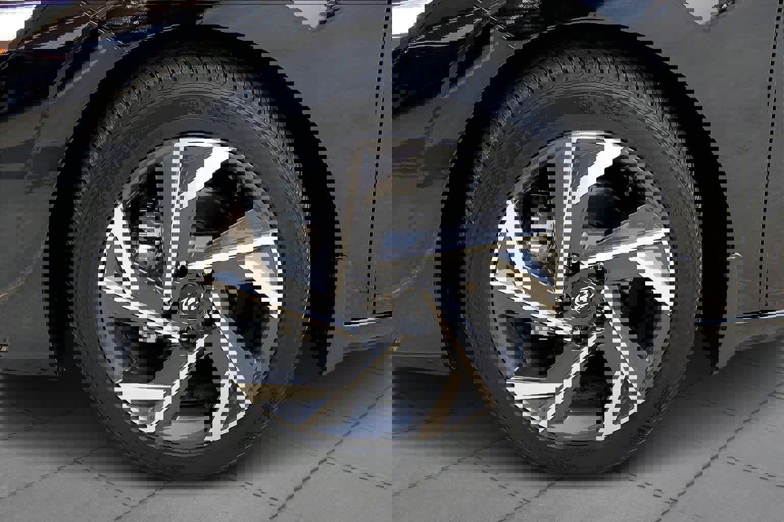 Used 2025 Hyundai Elantra Sport image 11