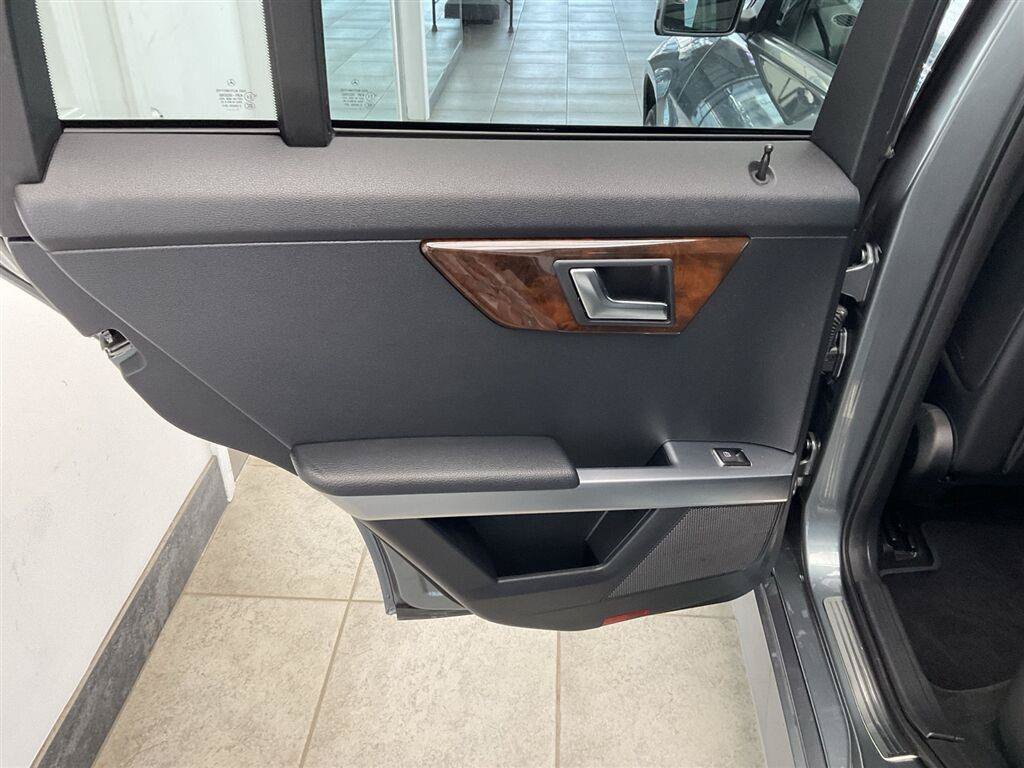 Used 2012 Mercedes-Benz GLK 350 4MATIC image 11