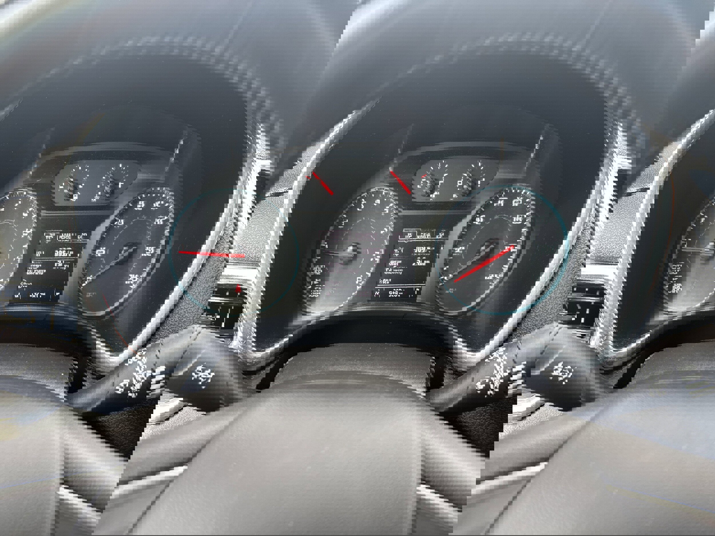 Used 2018 Chevrolet Equinox LT image 23