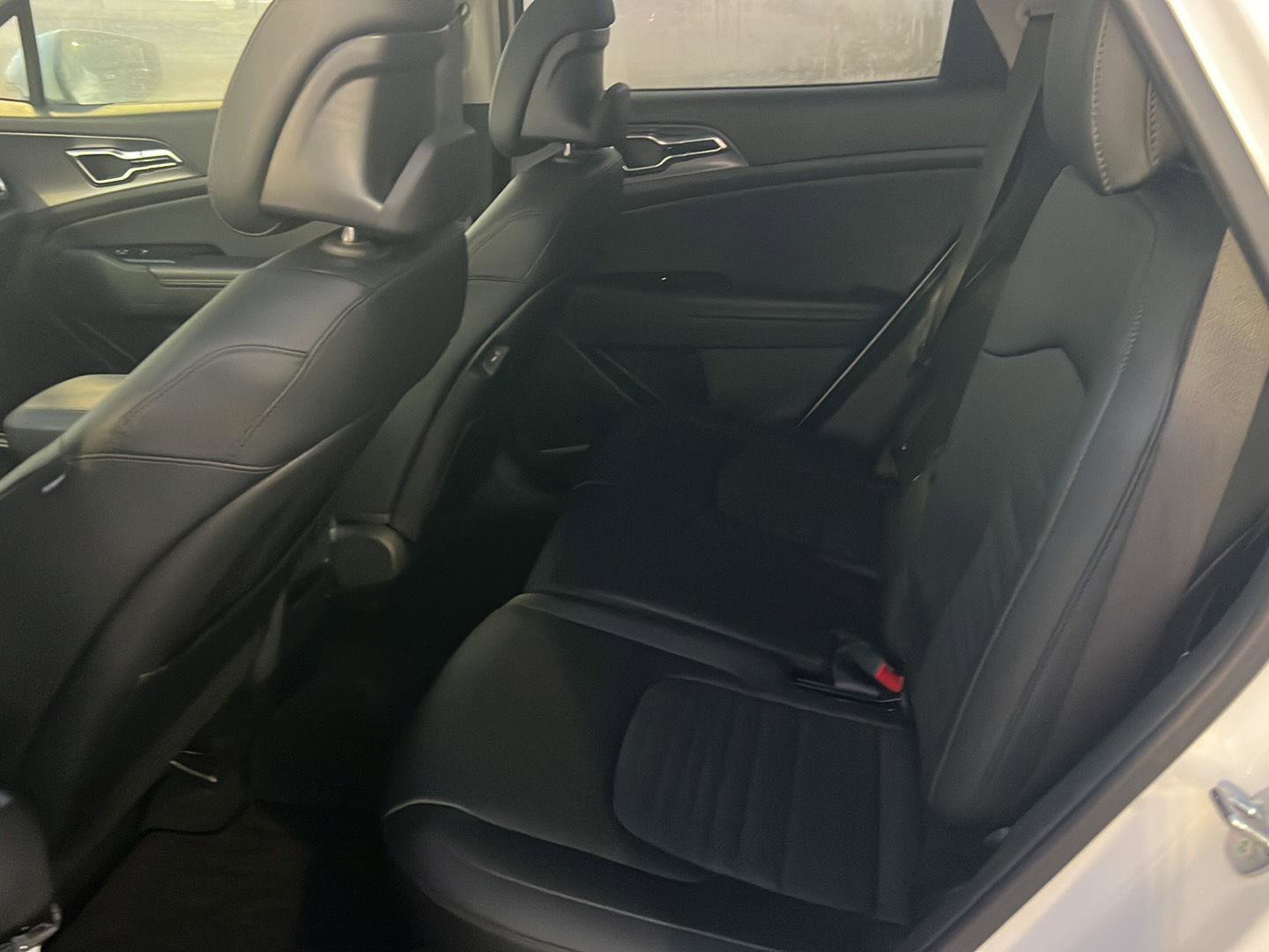 Used 2023 Kia Sportage SX image 11