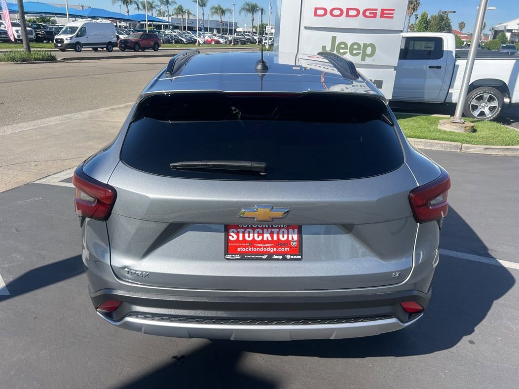 Used 2025 Chevrolet Trax LT FWD image 13