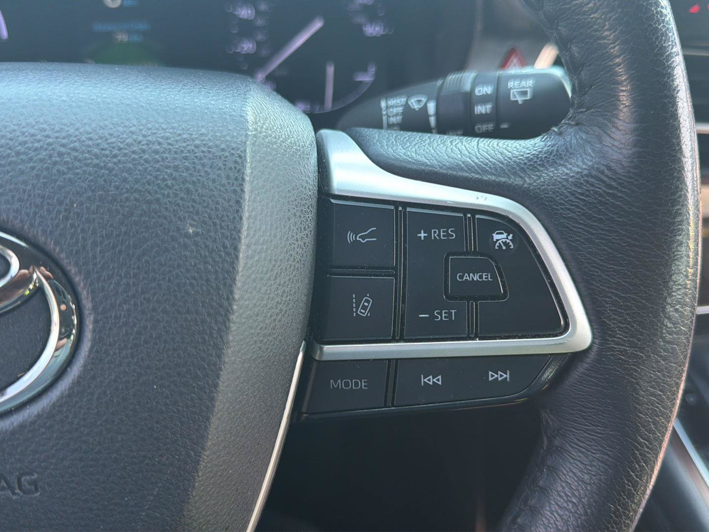 Used 2021 Toyota Sienna XLE w/ XLE Plus Package FWD image 12