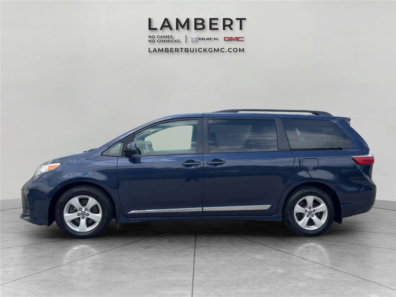 Used 2020 Toyota Sienna LE FWD image 3