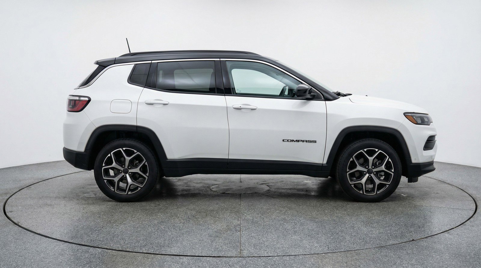 Used 2025 Jeep Compass Limited image 11