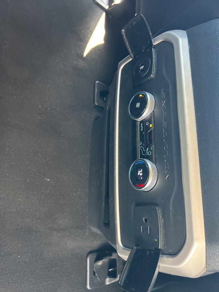 Used 2024 Ford Expedition Max XLT image 16