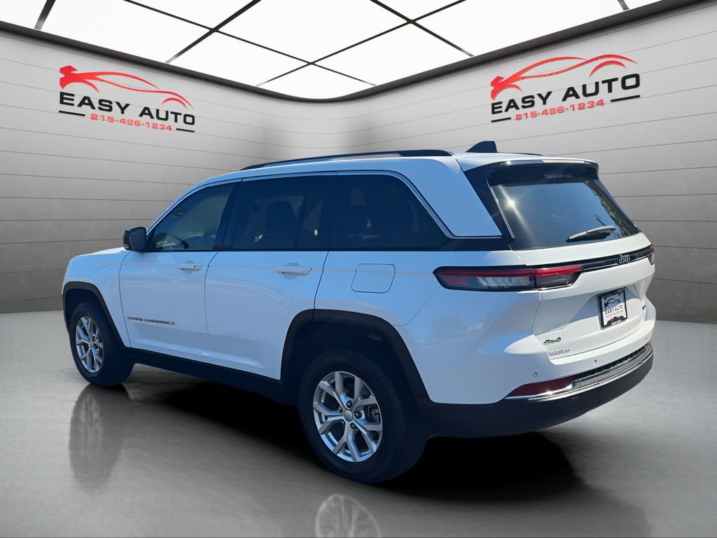 Used 2023 Jeep Grand Cherokee Limited image 3