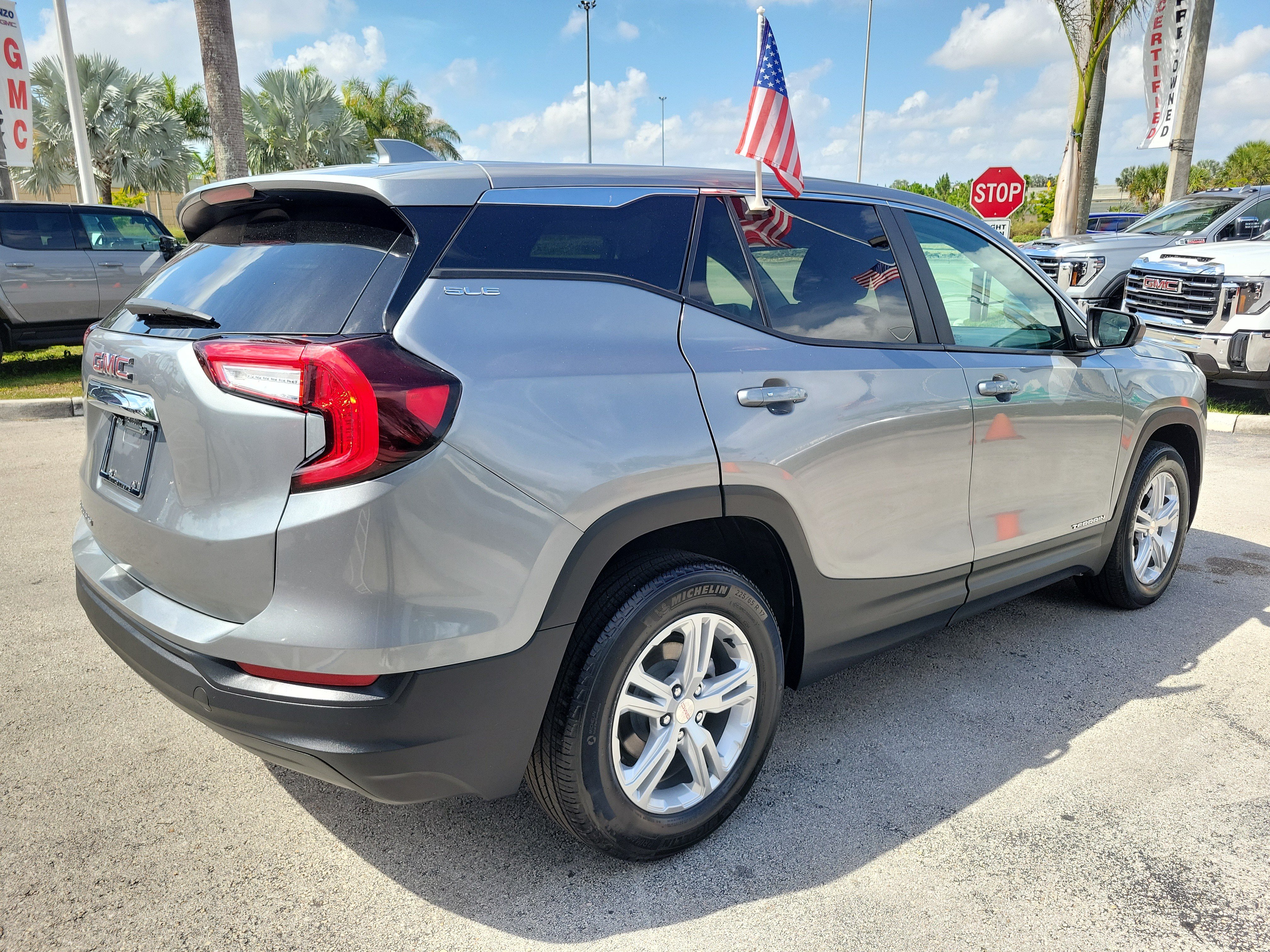 Used 2024 GMC Terrain SLE FWD image 5