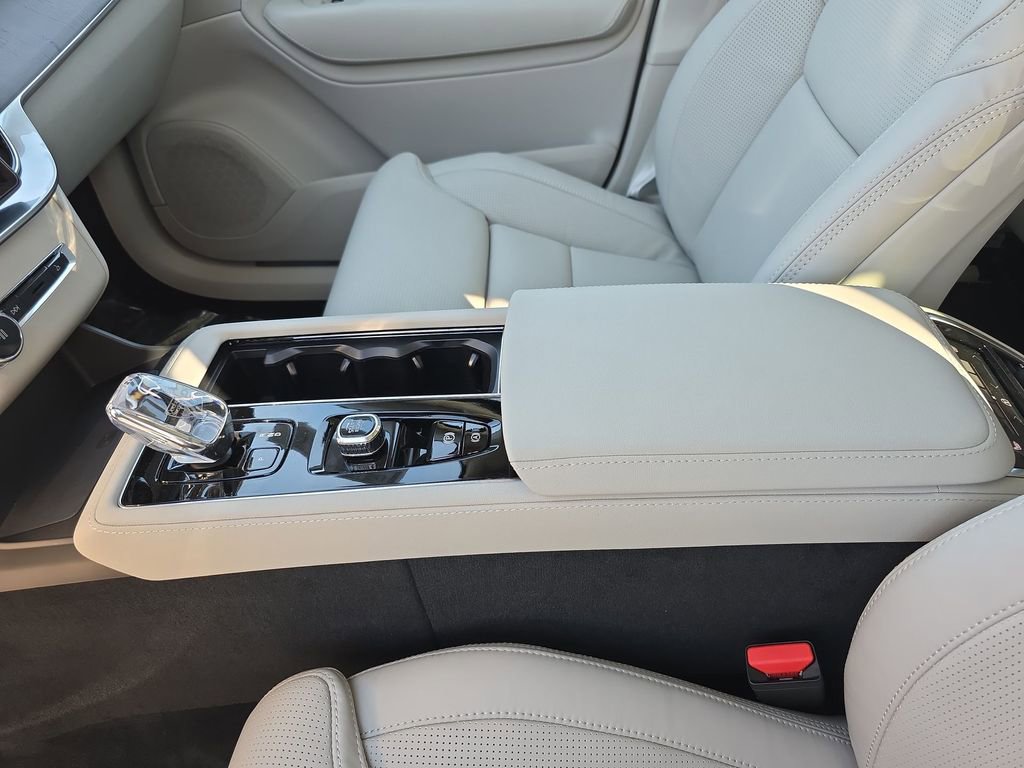 New 2026 Volvo XC90 B6 Ultra w/ Protection Package image 36