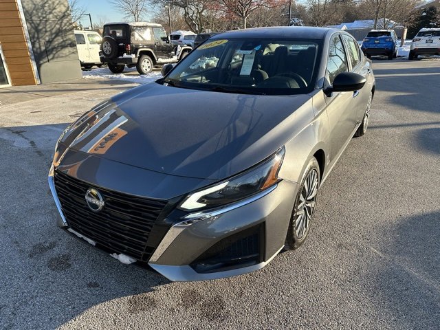 Used 2024 Nissan Altima 2.5 SV image 2