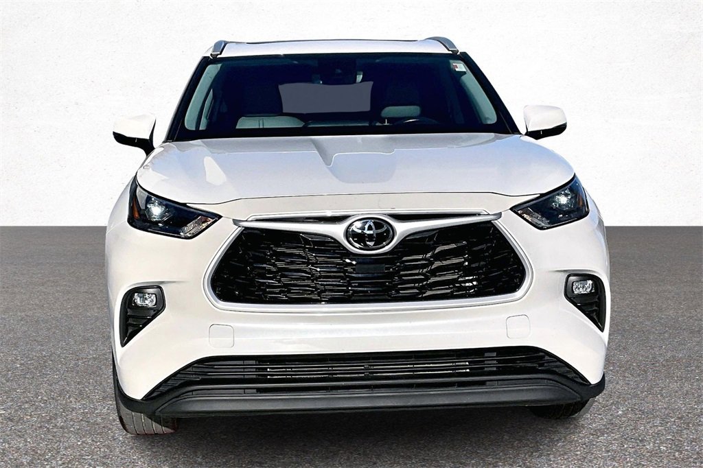 Certified 2022 Toyota Highlander XLE image 3