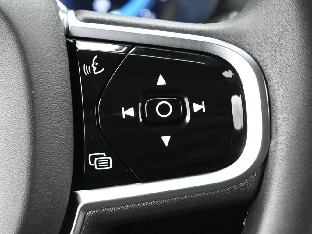 Used 2023 Volvo XC60 B5 Plus w/ Protection Package Premier image 7