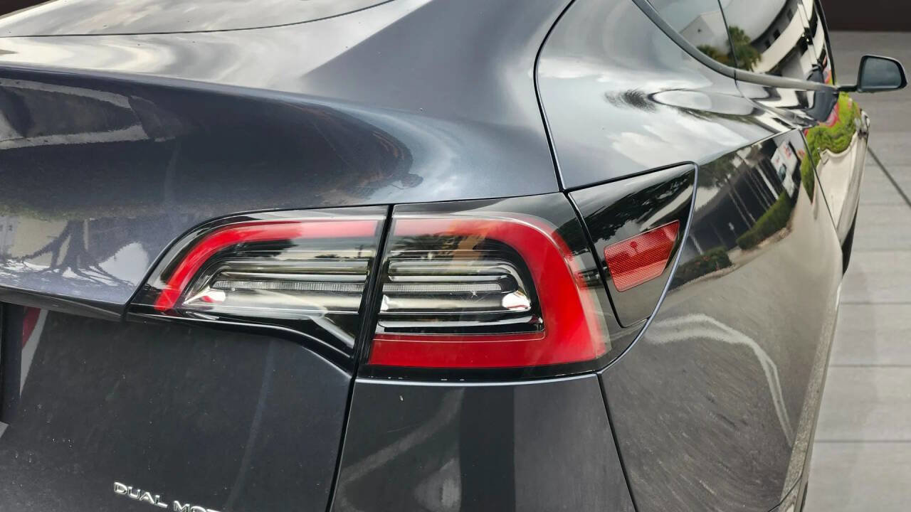 Used 2022 Tesla Model Y Long Range image 29