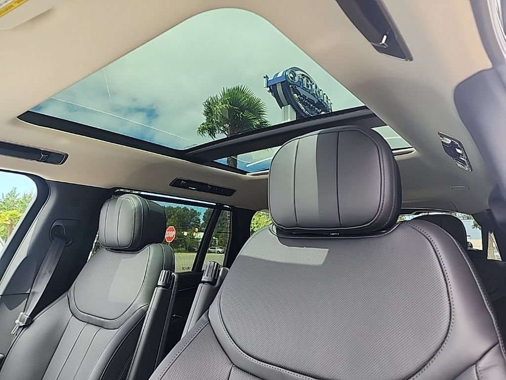 New 2026 Land Rover Range Rover Long Wheelbase SE AWD/4WD image 15