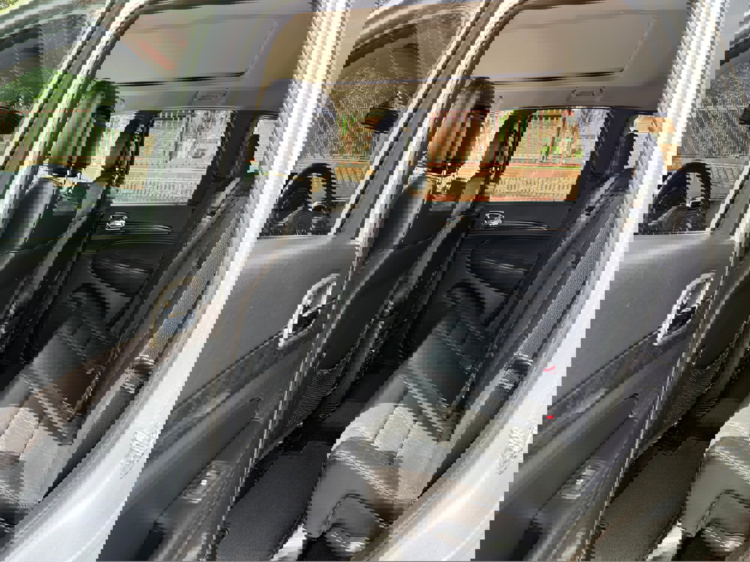 Used 2013 Jeep Grand Cherokee Laredo AWD/4WD image 7