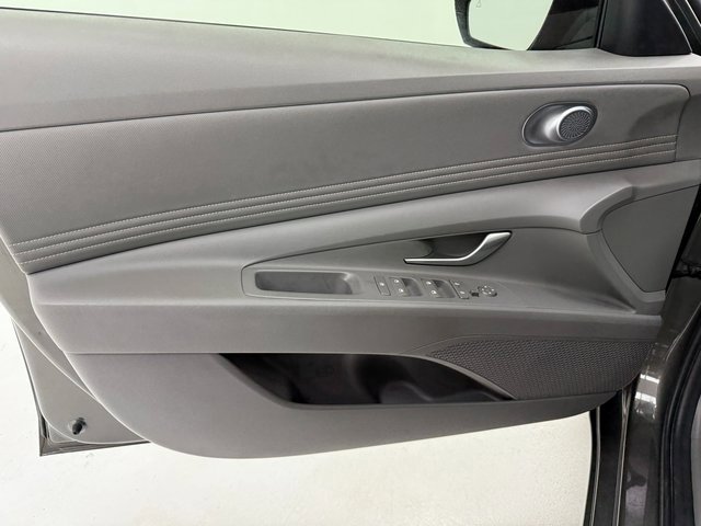 Used 2024 Hyundai Elantra SEL w/ Convenience Package image 30