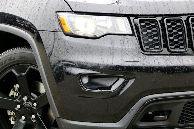 Used 2019 Jeep Grand Cherokee Laredo RWD image 3