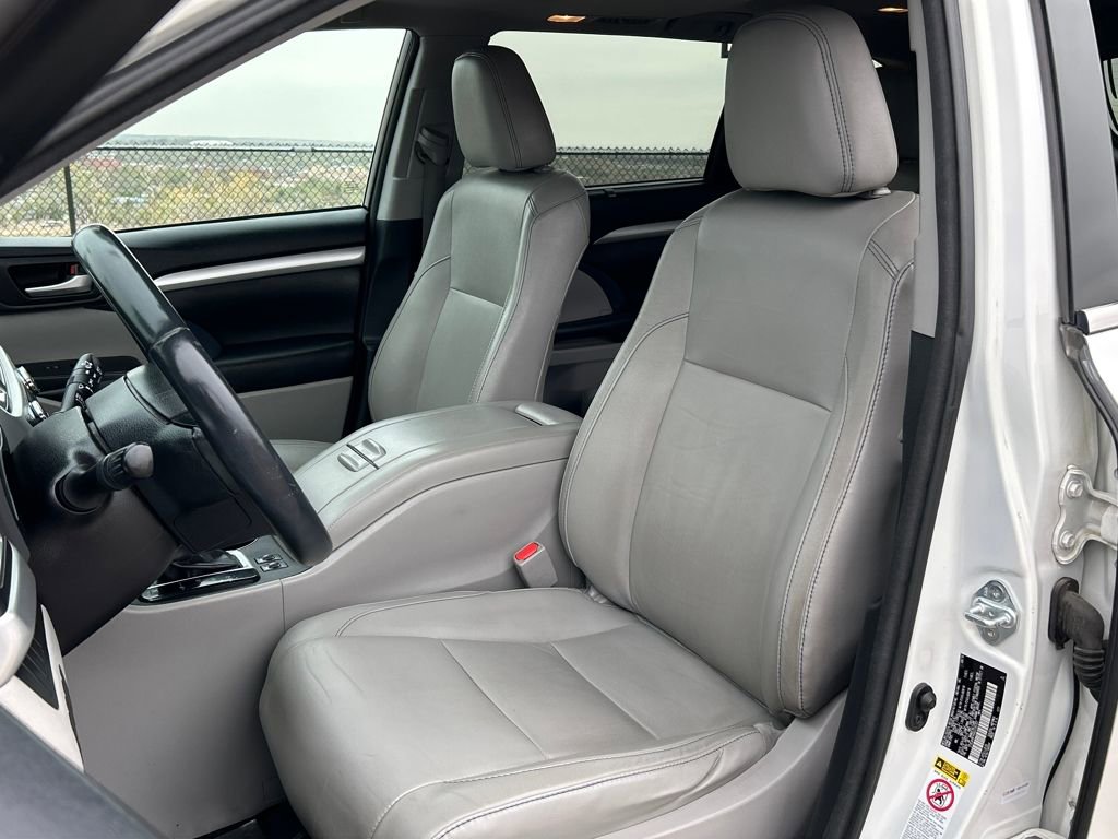 Used 2016 Toyota Highlander XLE image 17