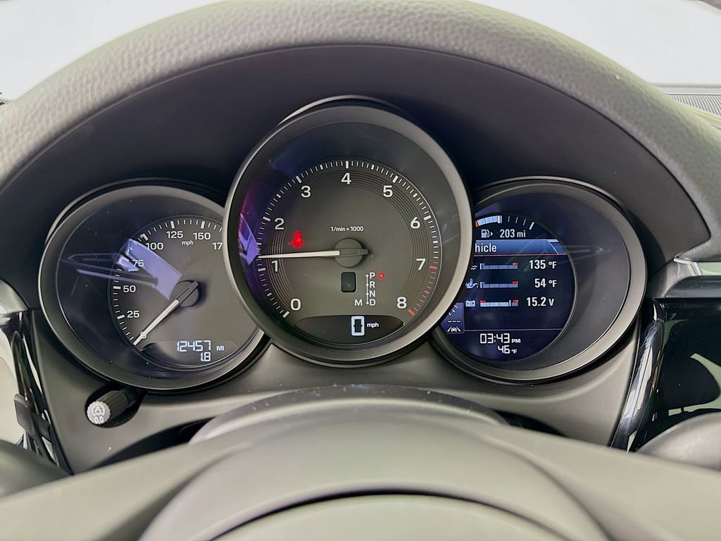 Certified 2025 Porsche Macan image 16
