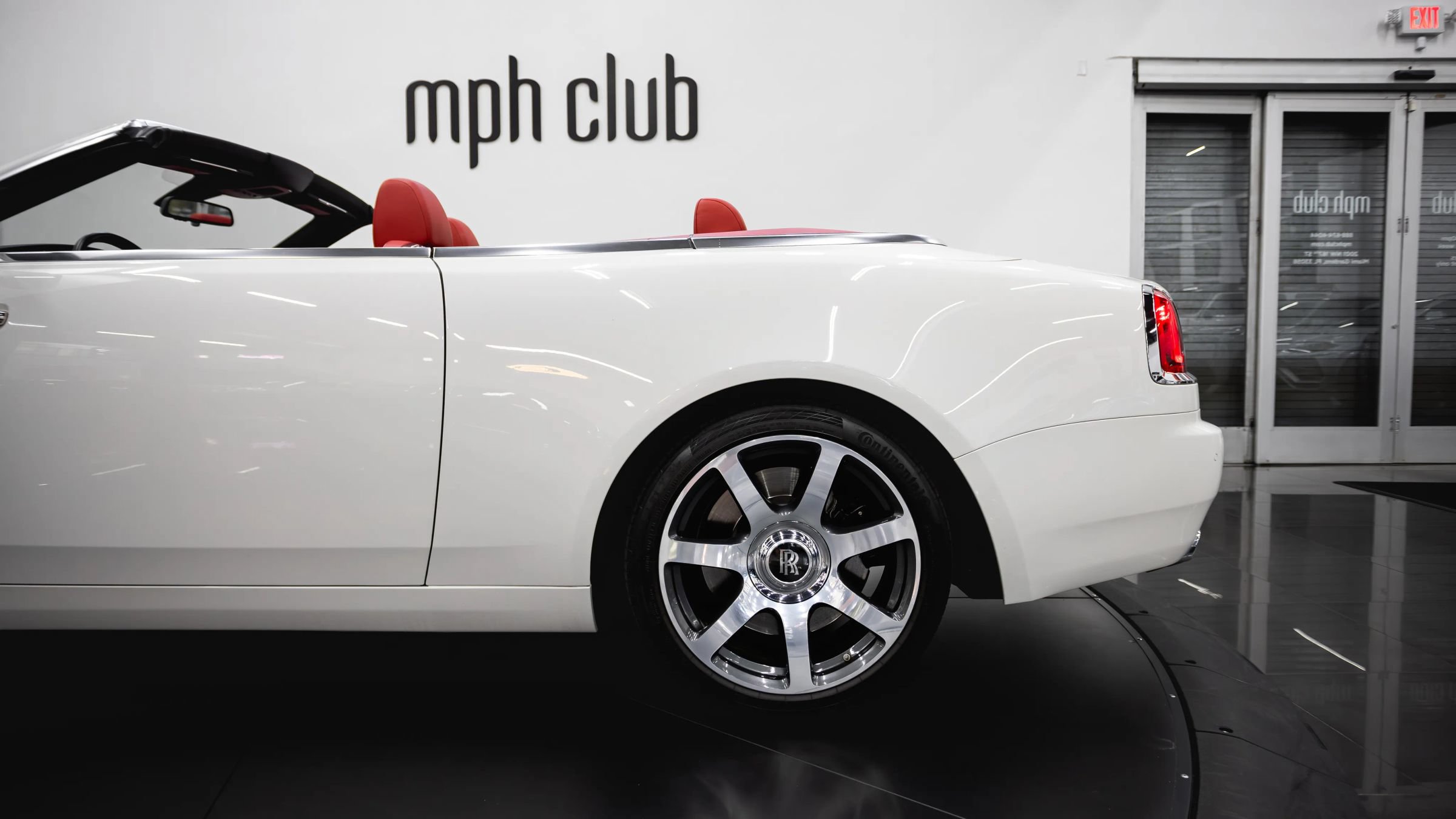 Used 2017 Rolls-Royce Dawn RWD image 33