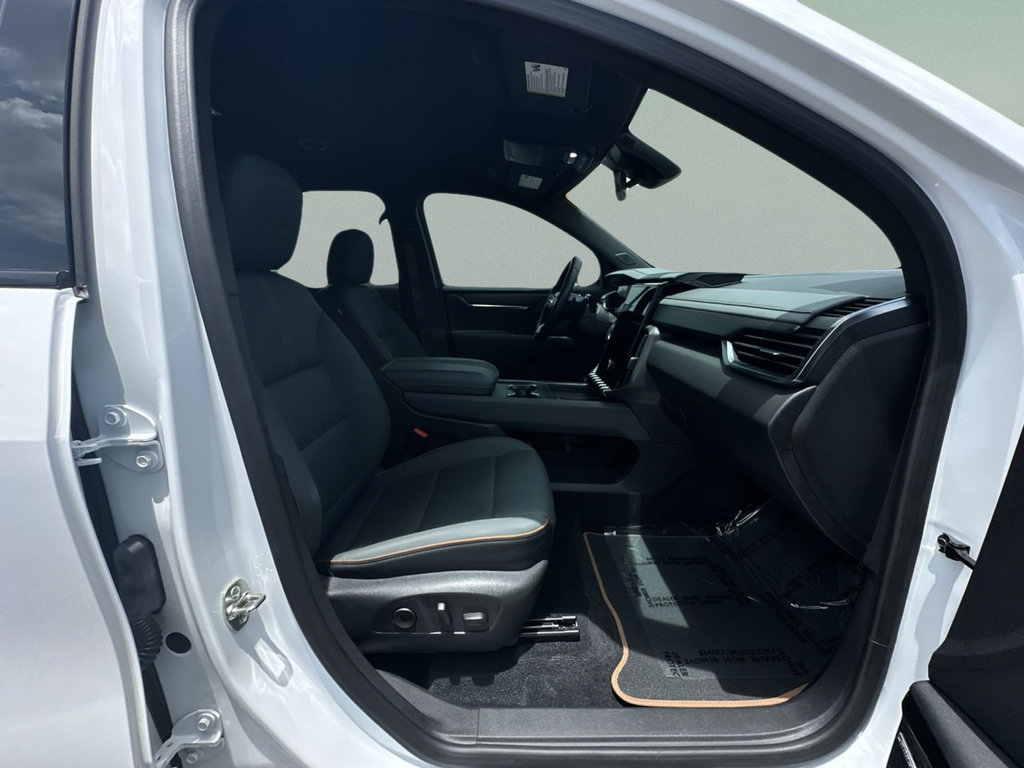 Used 2025 GMC Acadia AT4 AWD/4WD image 35
