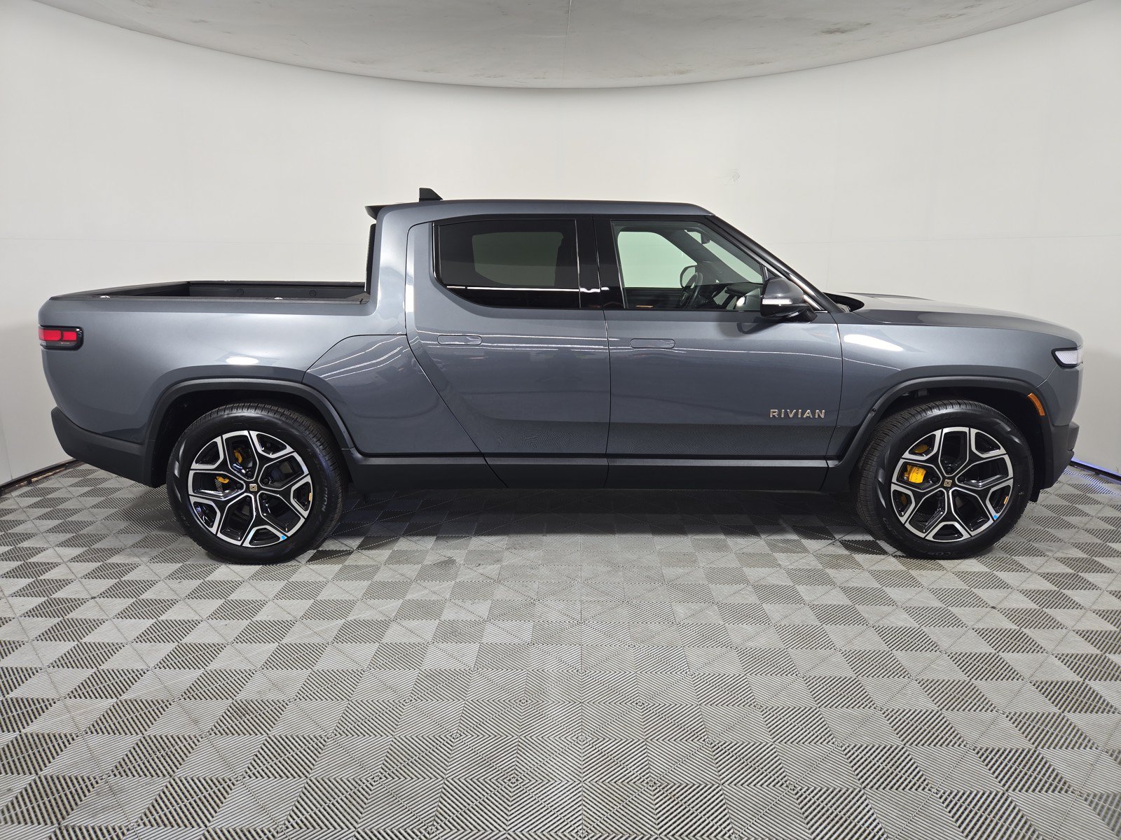 Used 2024 Rivian R1T Adventure AWD/4WD image 6