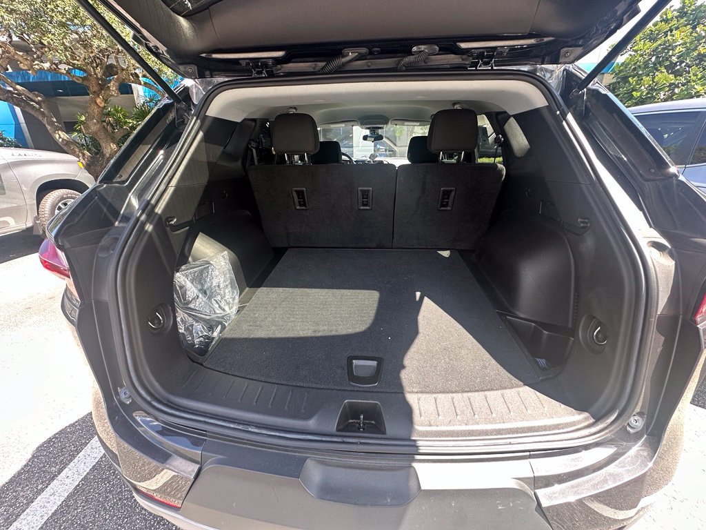 Used 2022 Chevrolet Blazer LT w/ LPO, Black Accent Package FWD image 9