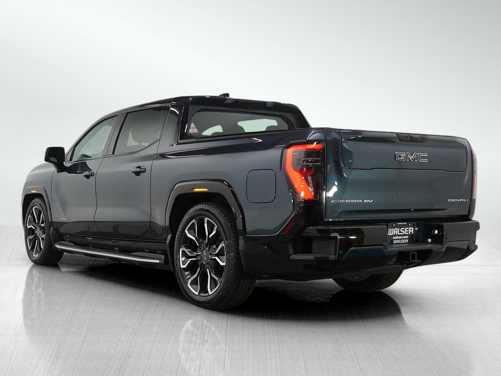 Used 2025 GMC Sierra EV Denali image 3