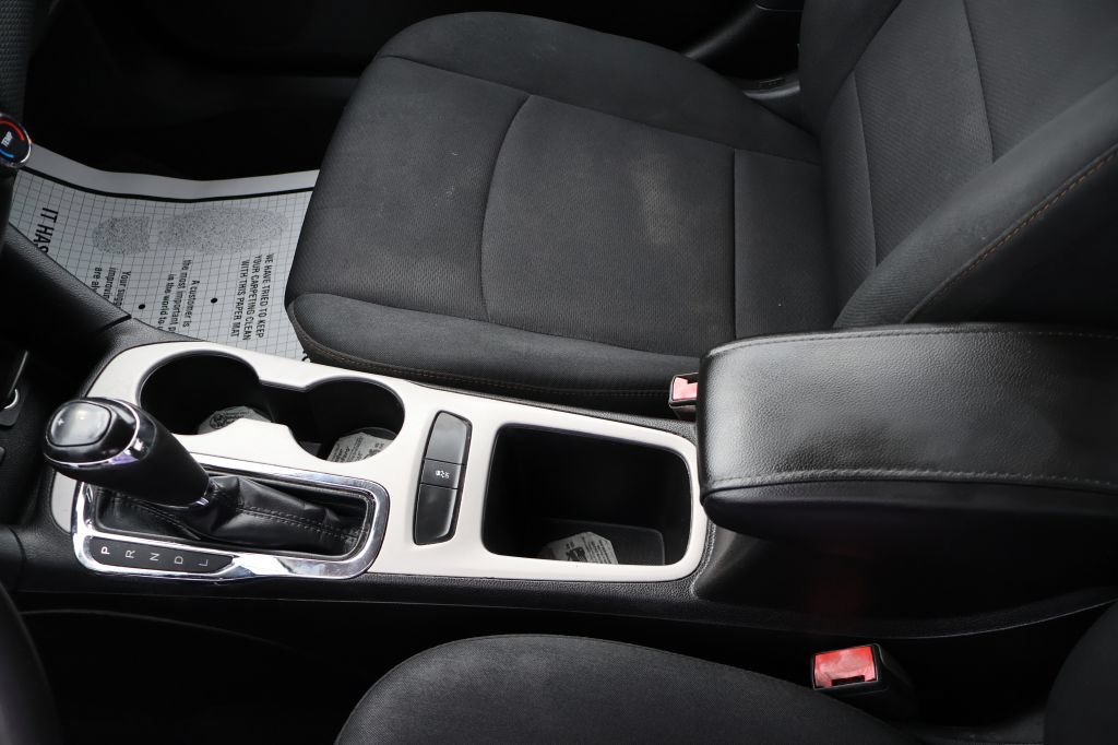 Used 2017 Chevrolet Cruze LS FWD image 32