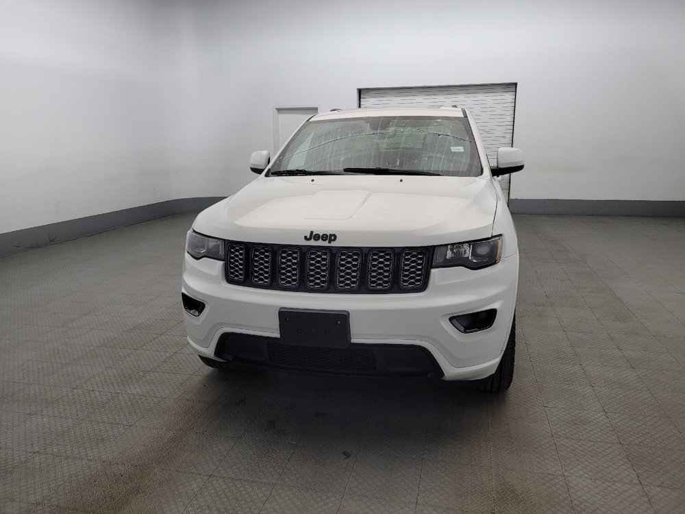 Used 2017 Jeep Grand Cherokee Altitude image 15