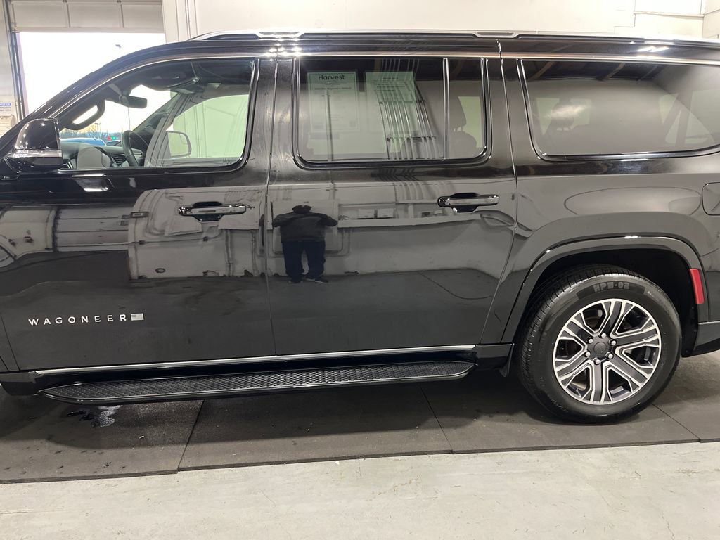 Used 2024 Jeep Wagoneer L Series II w/ Flexible Seating Group image 4