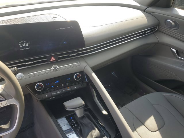 Certified 2023 Hyundai Elantra SEL w/ Convenience Package image 16